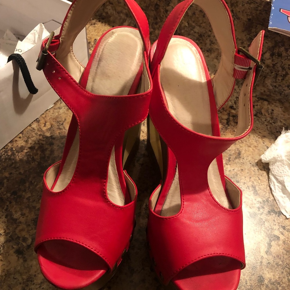 Red wedges